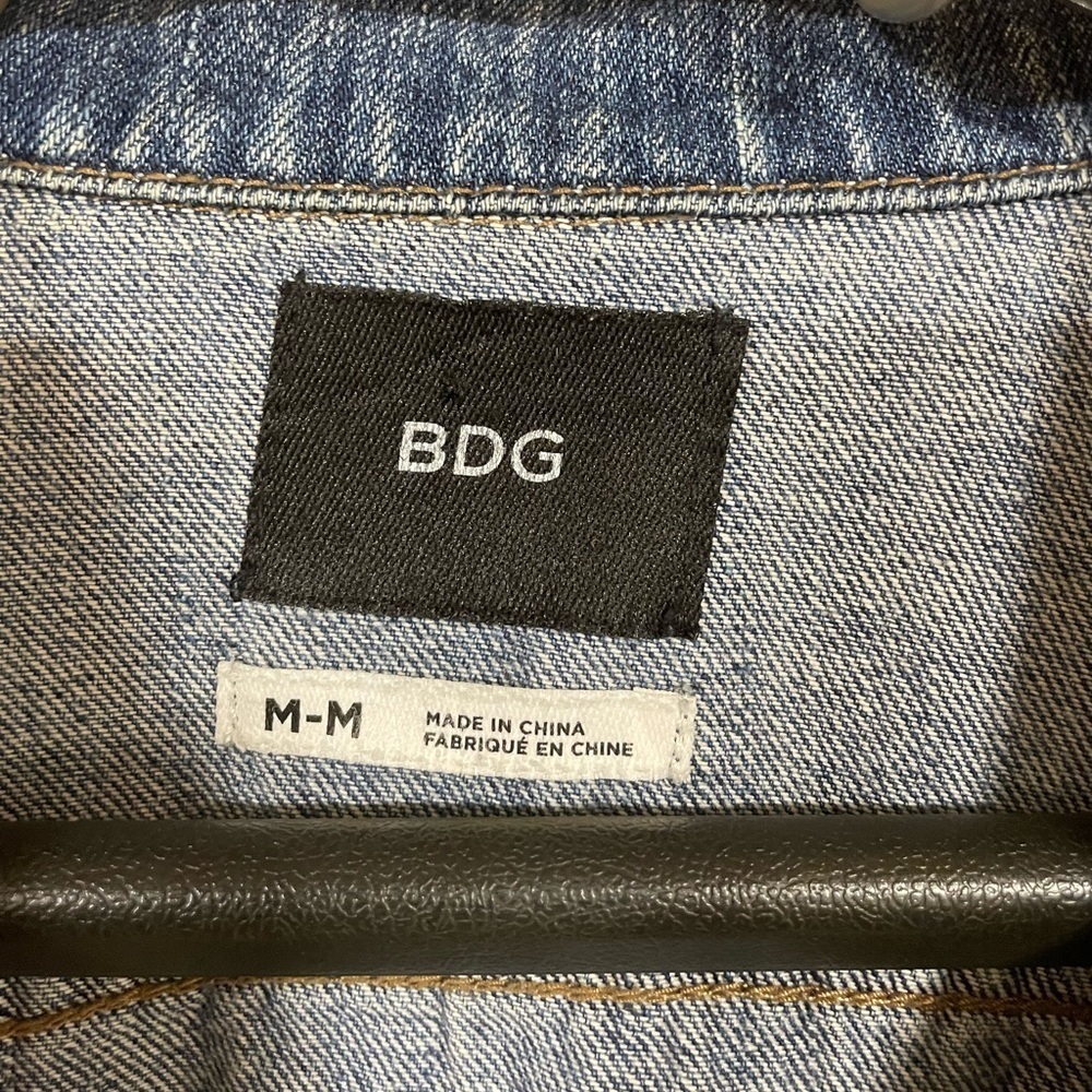 BDG Urban Outfitters -Women’s medium wash Jean Jacket size medium - Picture 3 of 3